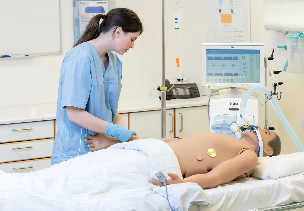 Laerdal® SimMan Critical Care-B Light NIBP Stud Defib (212-05350-B)